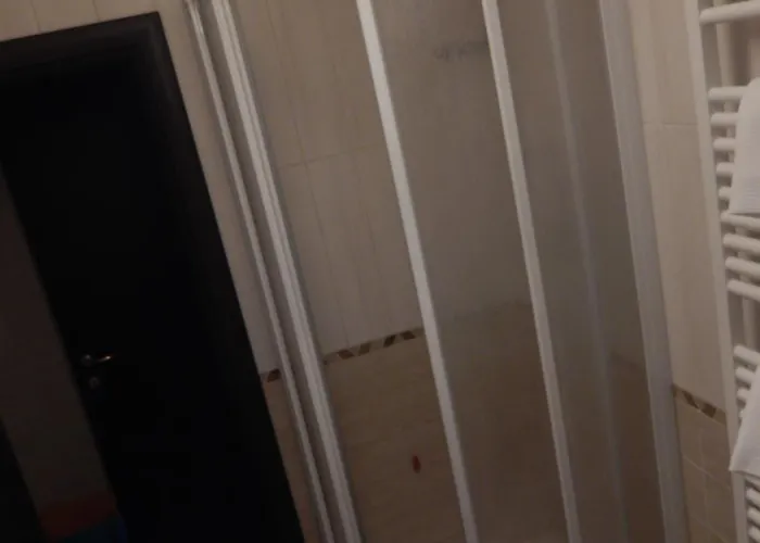 Le Divine - Reception Via Xxv Aprile 5 레반토